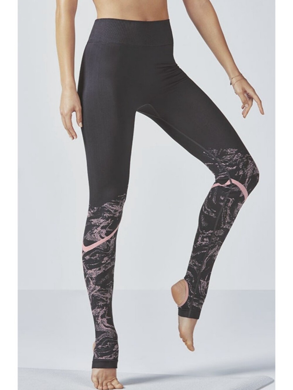 Fabletics Iron Swirl Seamless Printed Half Sock Stirrup Leggings Size XS Womens